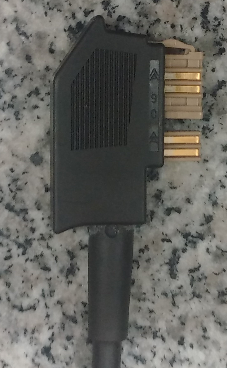 TAE_8+4_Stecker_rechts.jpg